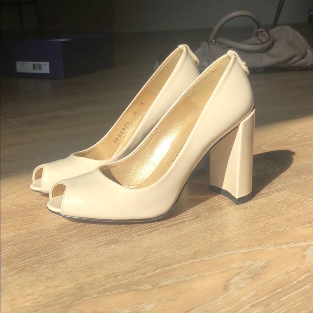 Stuart Weitzman Patent Cream Nude Block Mid Heel 5